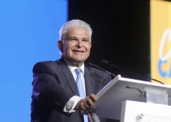 Mulino amplía su ventaja y tiene 37.6 % de intención de voto según encuesta panameña