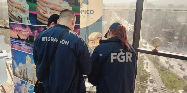 Fiscalía salvadoreña reporta el arresto de 4 colombianos acusados de estafar con falsos paquetes turísticos