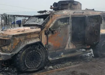 Costoso vehículo blindado recién adquirido para la policía hondureña se incendia y queda destruido