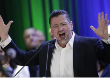 Fiscalía investiga a presidente Rodrigo Chaves por presuntas prácticas corruptas en Costa Rica