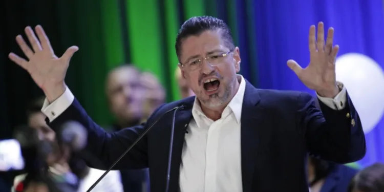 Fiscalía investiga a presidente Rodrigo Chaves por presuntas prácticas corruptas en Costa Rica