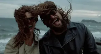 Hija del guatemalteco Ricardo Arjona, Adri, es la pareja del actor Jason Momoa