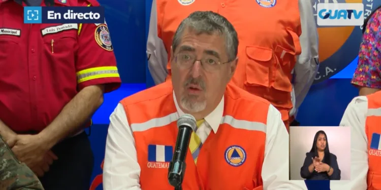 Presidente guatemalteco reconoce grave problema de incendios forestales