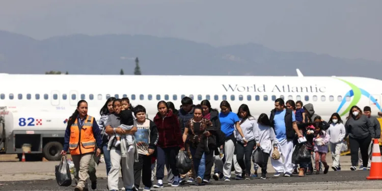 Al menos 27,150 guatemaltecos han sido deportados desde EEUU este año, dice Migración