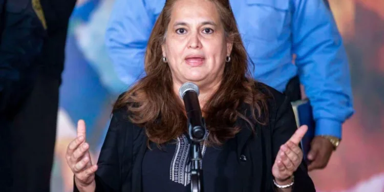 Viceministra de Seguridad de Honduras dice que abandonó el país por amenazas