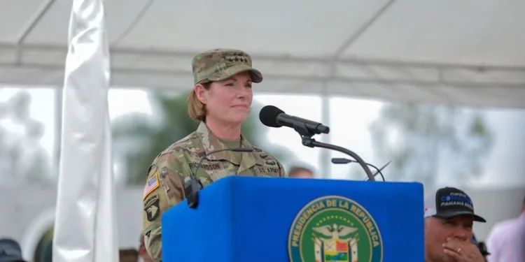 La jefa del Comando Sur de EEUU advierte sobre las crecientes amenazas a la democracia en América Latina