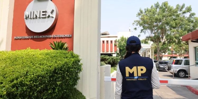 Fiscalía allana la Cancillería de Guatemala por la presunta compra fraudulenta de vacunas rusas