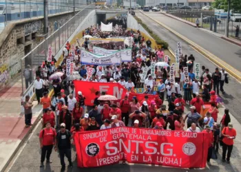 Trabajadores centroamericanos marchan por las calles en su día