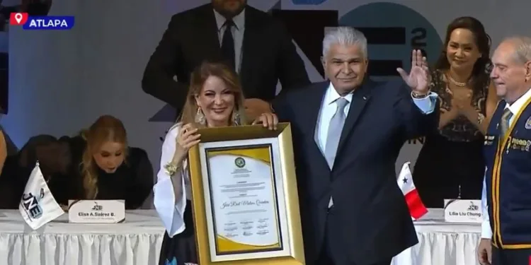 Mulino es proclamado presidente de Panamá y coquetea con diputados electos independientes