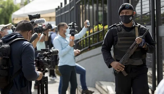 “Casa por cárcel”, la infame e ilegal medida que la dictadura está imponiendo a miles en Nicaragua