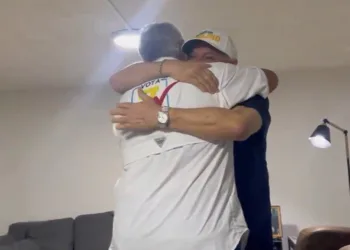 Candidato panameño Mulino visita a su padrino político y Torrijos recorre centros de votación