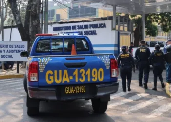 Fiscalía allana el Ministerio de Salud guatemalteco por turbio contrato millonario por vacunas rusas anticovid