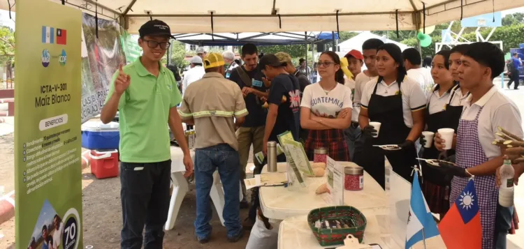 Proyecto de Maíz de Taiwán participa en feria agrícola en Guatemala
