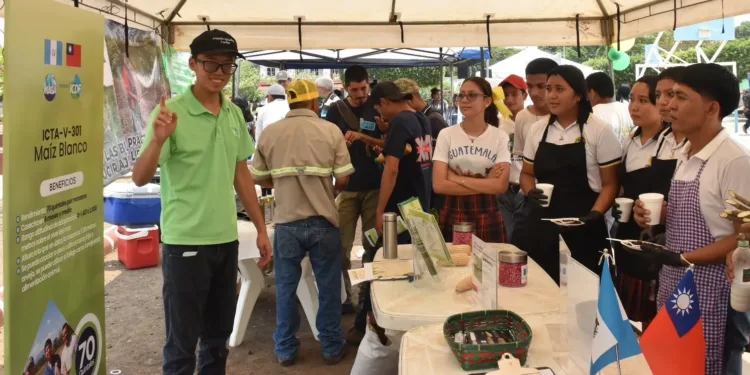 Proyecto de Maíz de Taiwán participa en feria agrícola en Guatemala