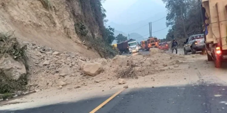 Fuerte sismo sacude occidente de Guatemala y deja daños leves en edificios