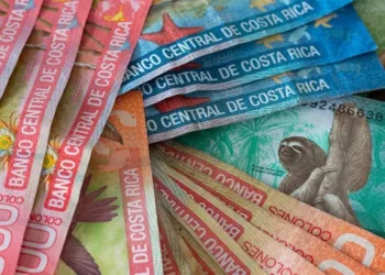 dólar ante el colón