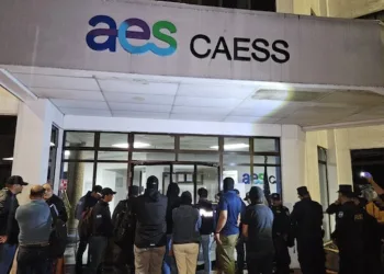 Fiscalía salvadoreña investiga a distribuidoras de energía por “estafa agravada”