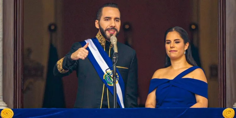 Nayib Bukele promete curar la enfermedad económica durante su discurso de toma de posesión