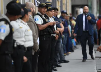 Ministro de Gobernación de Guatemala reclama por tener que asignar 60 policías a reunión del Congreso
