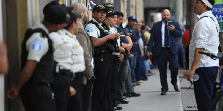 Ministro de Gobernación de Guatemala reclama por tener que asignar 60 policías a reunión del Congreso