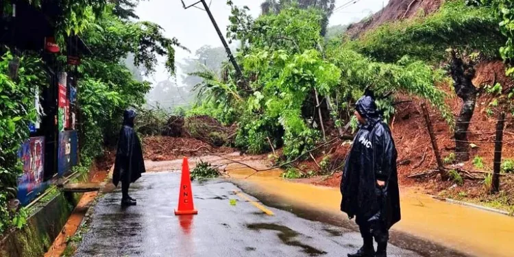 Al menos 3 fallecidos por derrumbe en el occidente de El Salvador