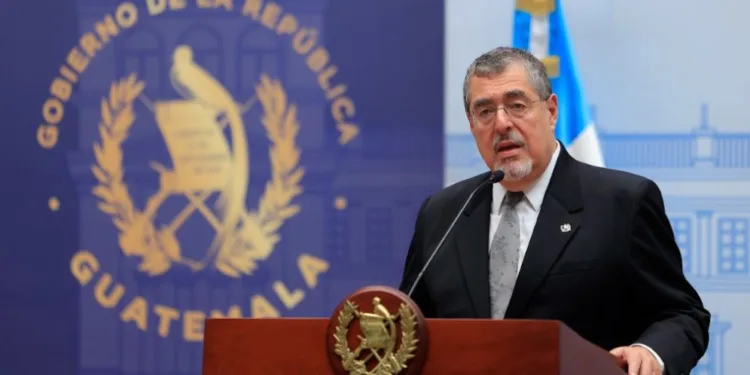 Presidente de Guatemala reconoce control de pandillas en varias zonas de la capital