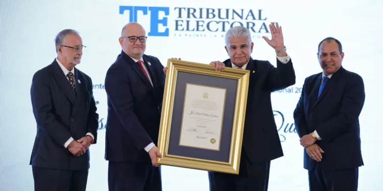 Mulino recibe las credenciales como presidente de Panamá y formalmente tiene luz verde para asumir el 1 de julio