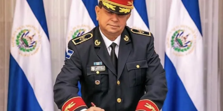 Director de la policía salvadoreña continuará en su cargo por decisión de Bukele