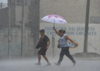 Guatemala, El Salvador y Honduras a la expectativa por copiosas lluvias