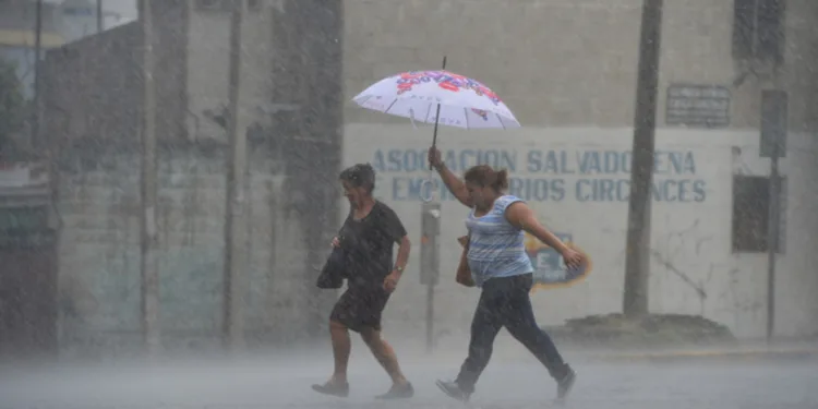 Guatemala, El Salvador y Honduras a la expectativa por copiosas lluvias