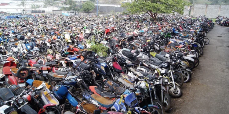 Miles de motocicletas inacautadas en Costa Rica permanecen abandonadas