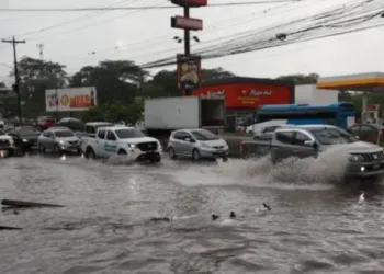 Inundaciones, casas dañadas y advertencias de derrumbes por lluvias en Guatemala, El Salvador y Honduras