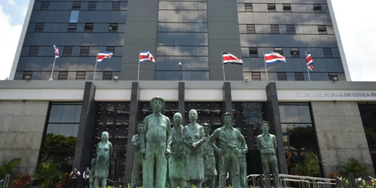 Tras un fuerte crecimiento, inicia la desaceleración en la economía costarricense