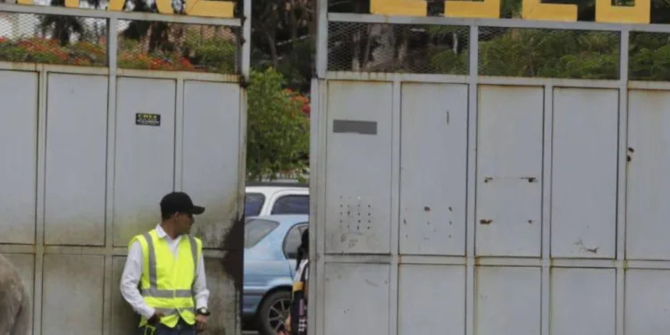 Sigue polémica en Honduras por contratación de partidarios oficialistas como agentes de seguridad en hospitales