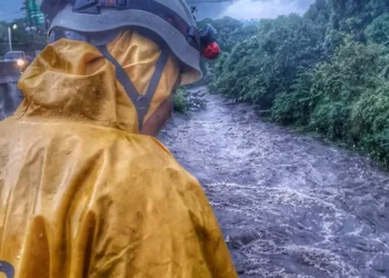 El Salvador en alerta naranja por lluvias