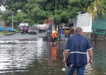 Suspenden clases presenciales en El Salvador por amenazas de lluvias y alerta naranja