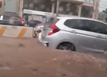 Calles inundadas en Tegucigalpa debido a fuertes lluvias