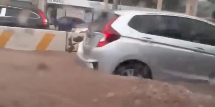 Calles inundadas en Tegucigalpa debido a fuertes lluvias