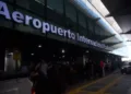 Presidente de Guatemala anuncia alianza público-privada para modernizar aeropuerto La Aurora