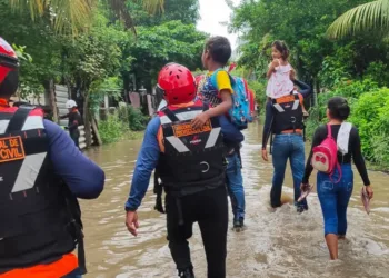 Sube a 2,196 los albergados en El Salvador debido a inundaciones y deslaves