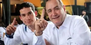 Diputado guatemalteco denuncia al expresidente Giammattei por usar recursos estatales para cuidar a su pareja
