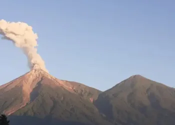 El Volcán de Fuego mantiene su actividad explosiva en Guatemala