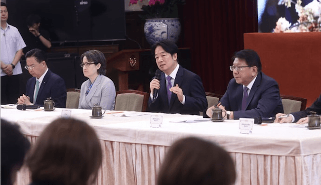 Presidente taiwanés asegura que su país no se rendirá ante China