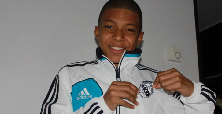 Mbappé se viste de blanco y ficha con el Madrid