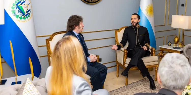 Mandatarios y otros invitados le desean éxito al presidente salvadoreño