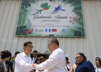 Presidente de Guatemala visita centro de desarrollo del bambú montado por Taiwán