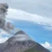 Volcán de Fuego lanza cenizas sobre Guatemala y Sacatepéquez
