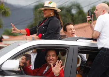 Hijo de la presidenta hondureña responde con sarcasmo a la candidatura de Nasralla
