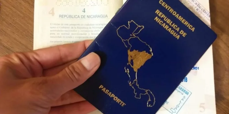 Hasta ocho mil nicaragüenses por semana buscan pasaportes para migrar