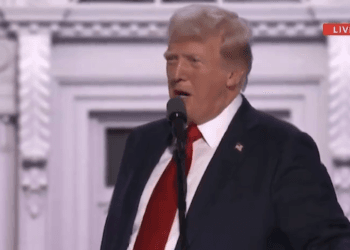 Trump reinicia retórica antiinmigrante y dice que El Salvador manda a sus asesinos a EEUU